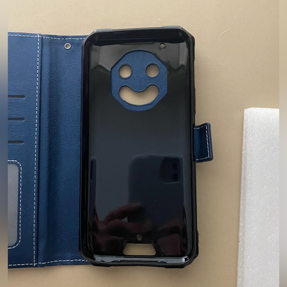 NWT- iPhone case + wallet - Picture 6 of 8